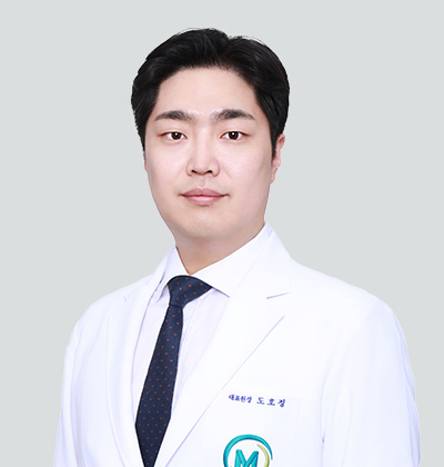 의료정보 검토 의료진 이미지